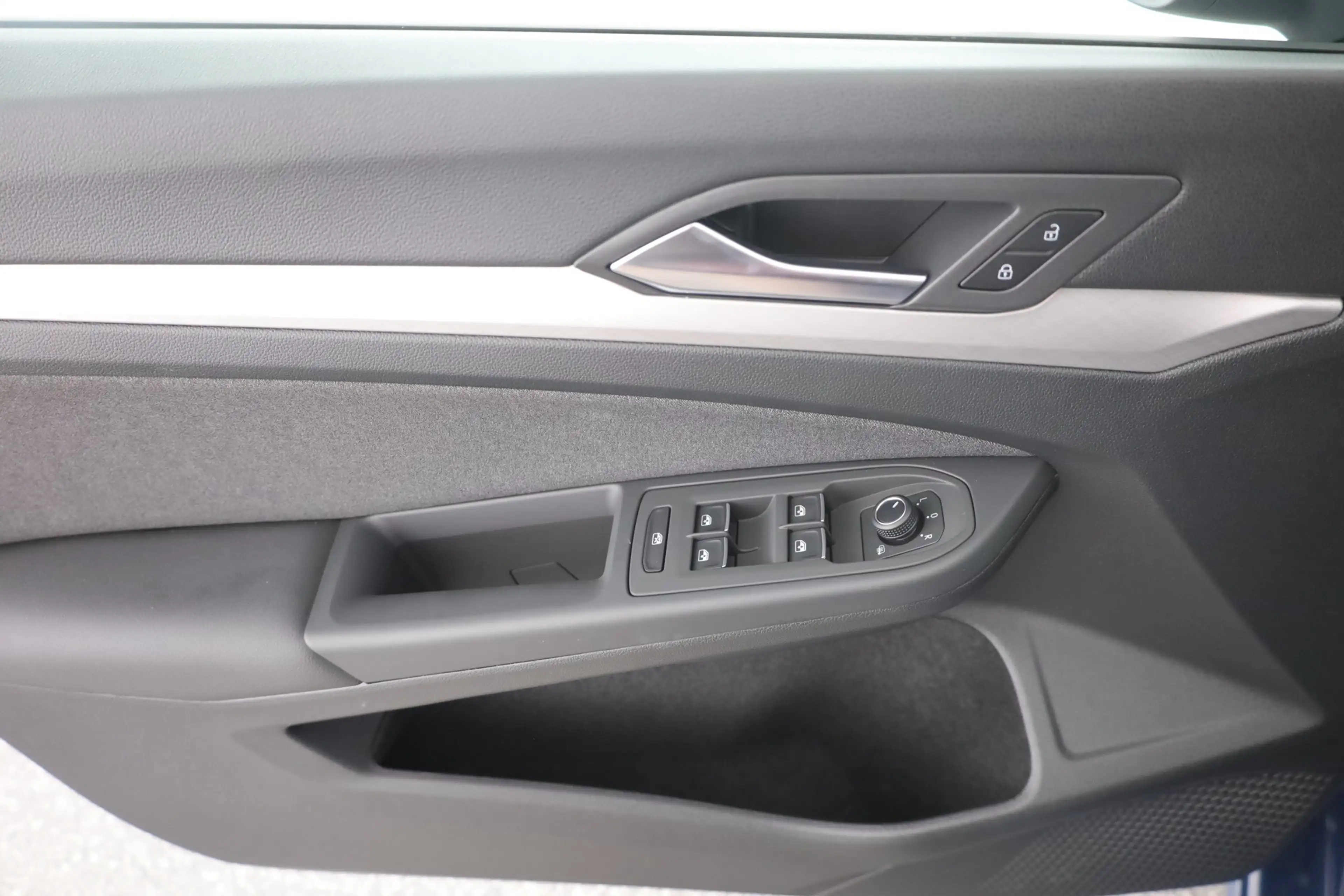 Volkswagen Golf VIII 1.5 eTSI DSG LED ACC Kamera — photo 21