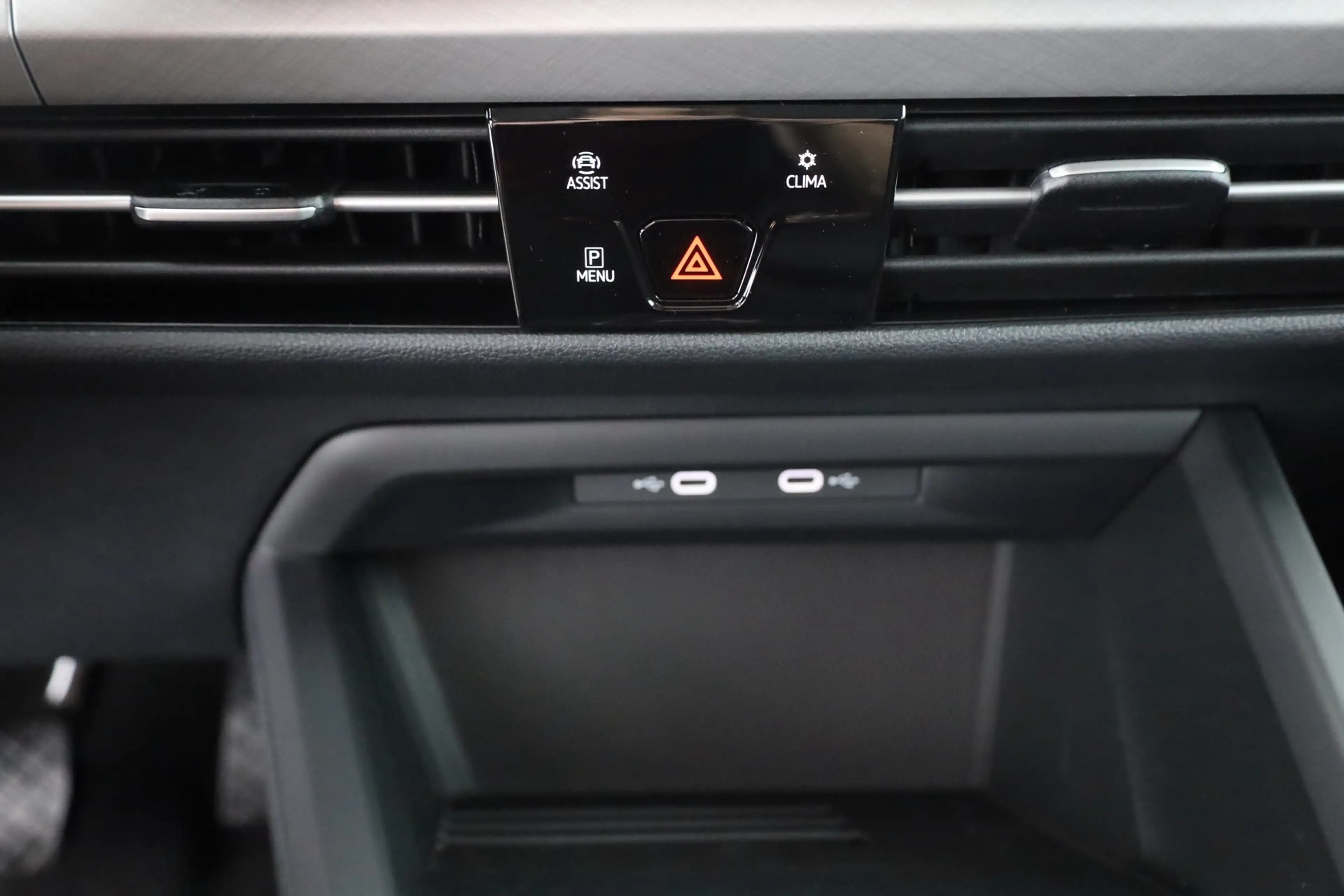 Volkswagen Golf VIII 1.5 eTSI DSG LED ACC Kamera — photo 12