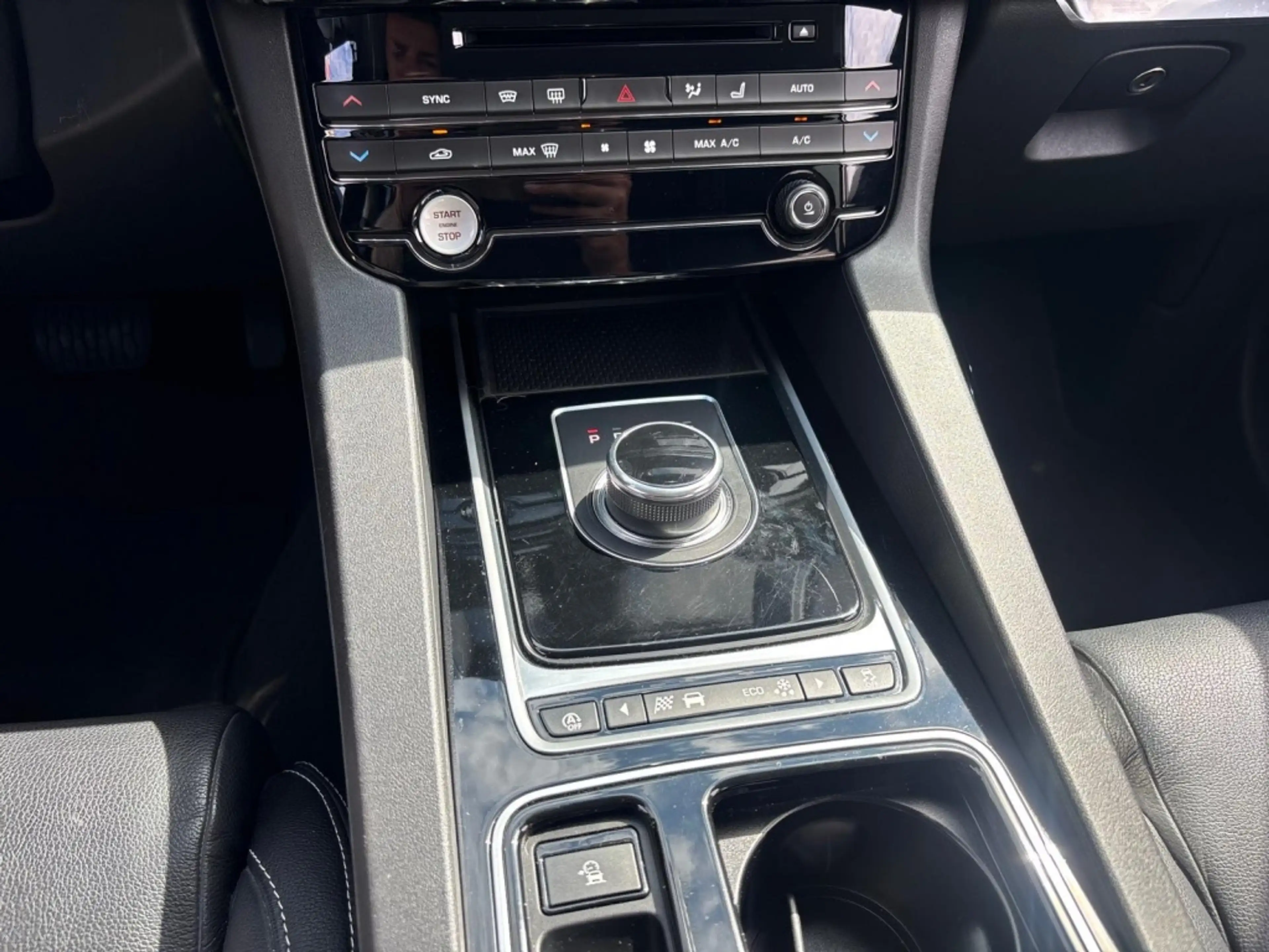Jaguar F-Pace 2.0 Portfolio AWD 25d 2017 EXPORTPRIJS EX BPM — photo 11