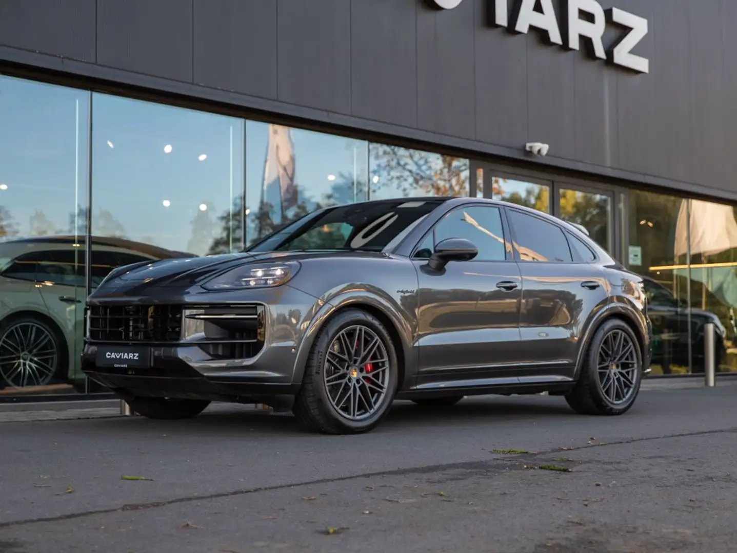 Porsche Cayenne S E-HYB COUPE SPORTDES/21RS/HD/TREKH/HUD/INNO/BOSE Grau - 1