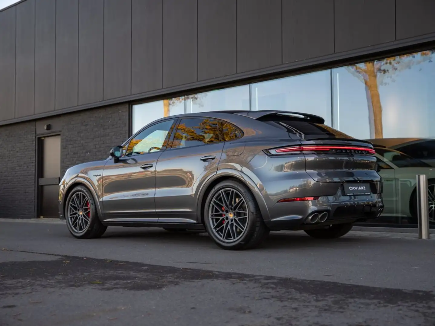 Porsche Cayenne S E-HYB COUPE SPORTDES/21RS/HD/TREKH/HUD/INNO/BOSE Grau - 2