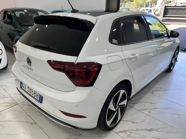 Volkswagen Polo view 5