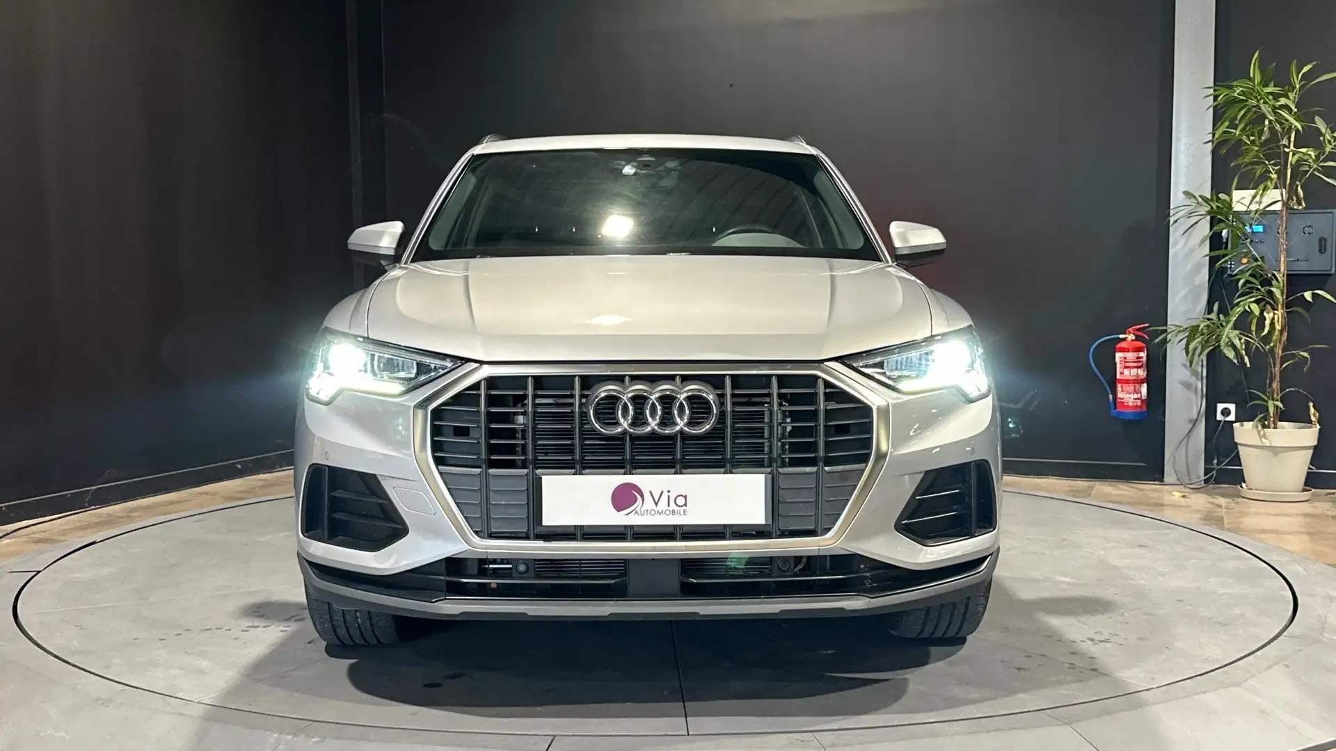 Audi Q3 35 TDI 150 S tronic 7 Grijs - 2