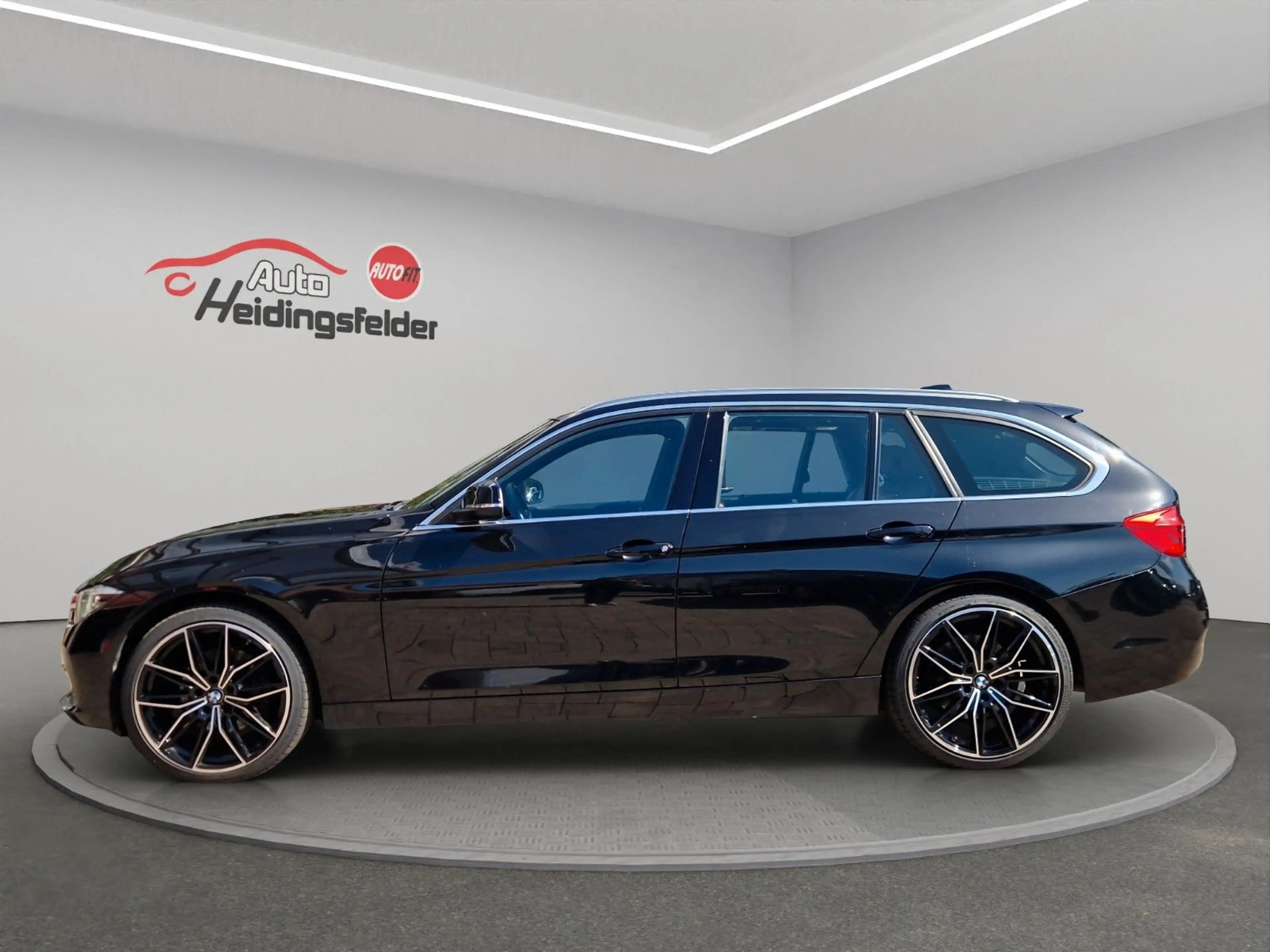 BMW 330 d Touring Luxury Line, RFK, PDC, Schiebedach — photo 2
