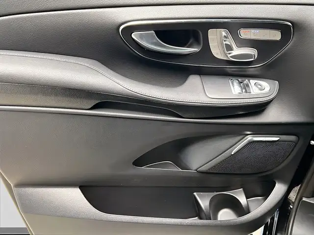 Mercedes-Benz V 300 view 13