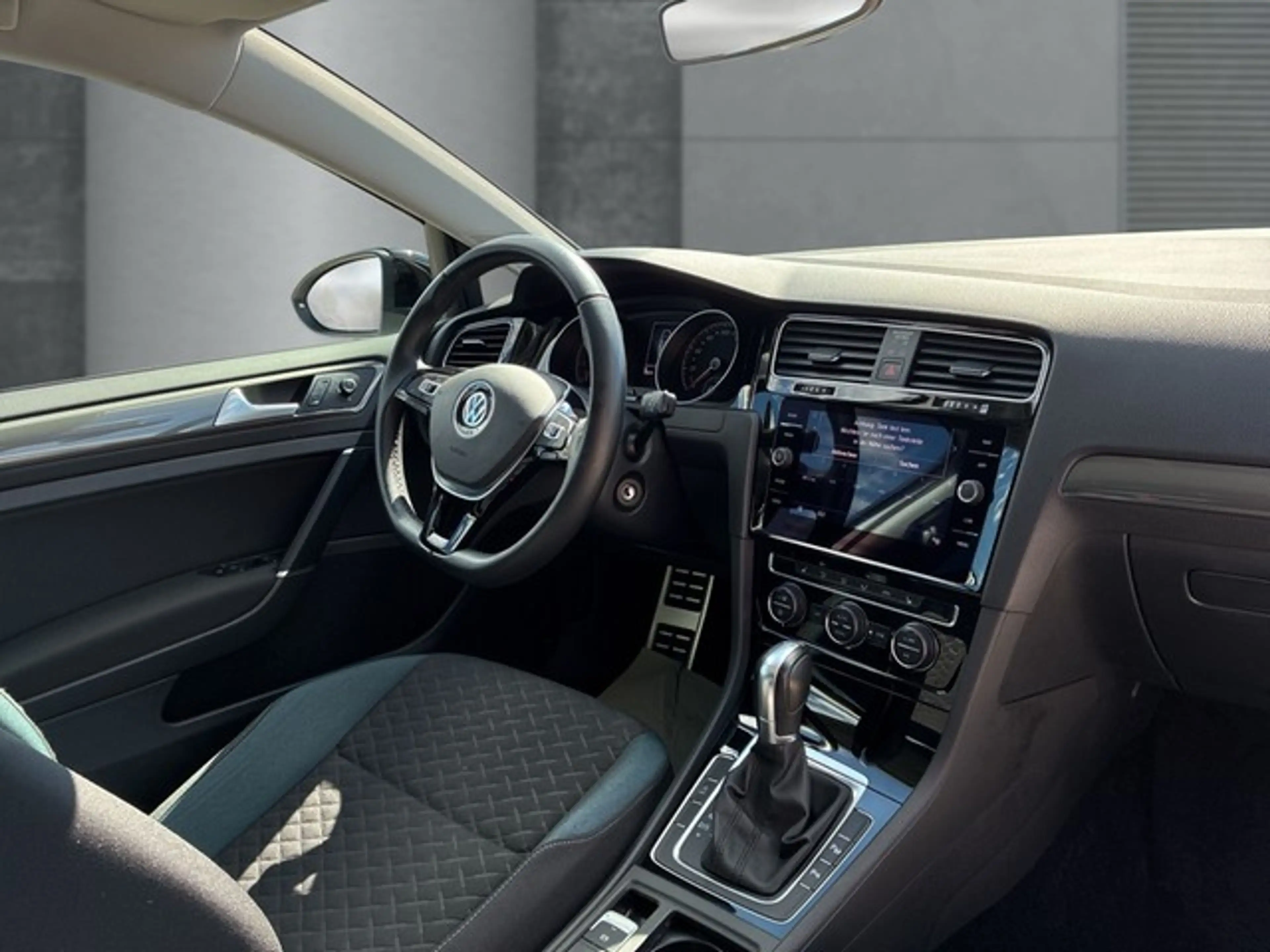 Volkswagen Golf VII Lim. IQ.DRIVE 1.5 TSI DSG*AHK*NAVI* — photo 13