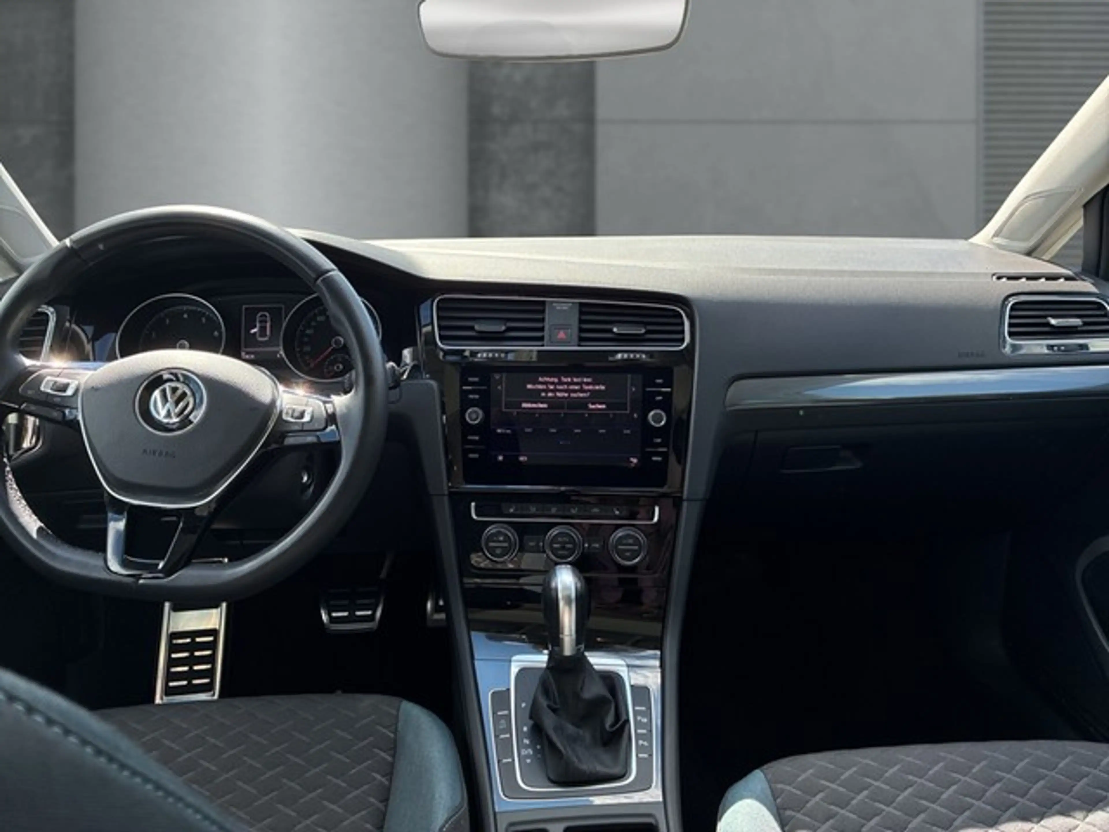 Volkswagen Golf VII Lim. IQ.DRIVE 1.5 TSI DSG*AHK*NAVI* — photo 11