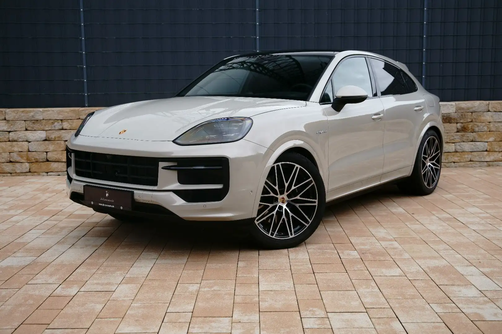 Porsche Cayenne Coupe E-Hybrid *SportDesign*P-DISPLAY* Grau - 2