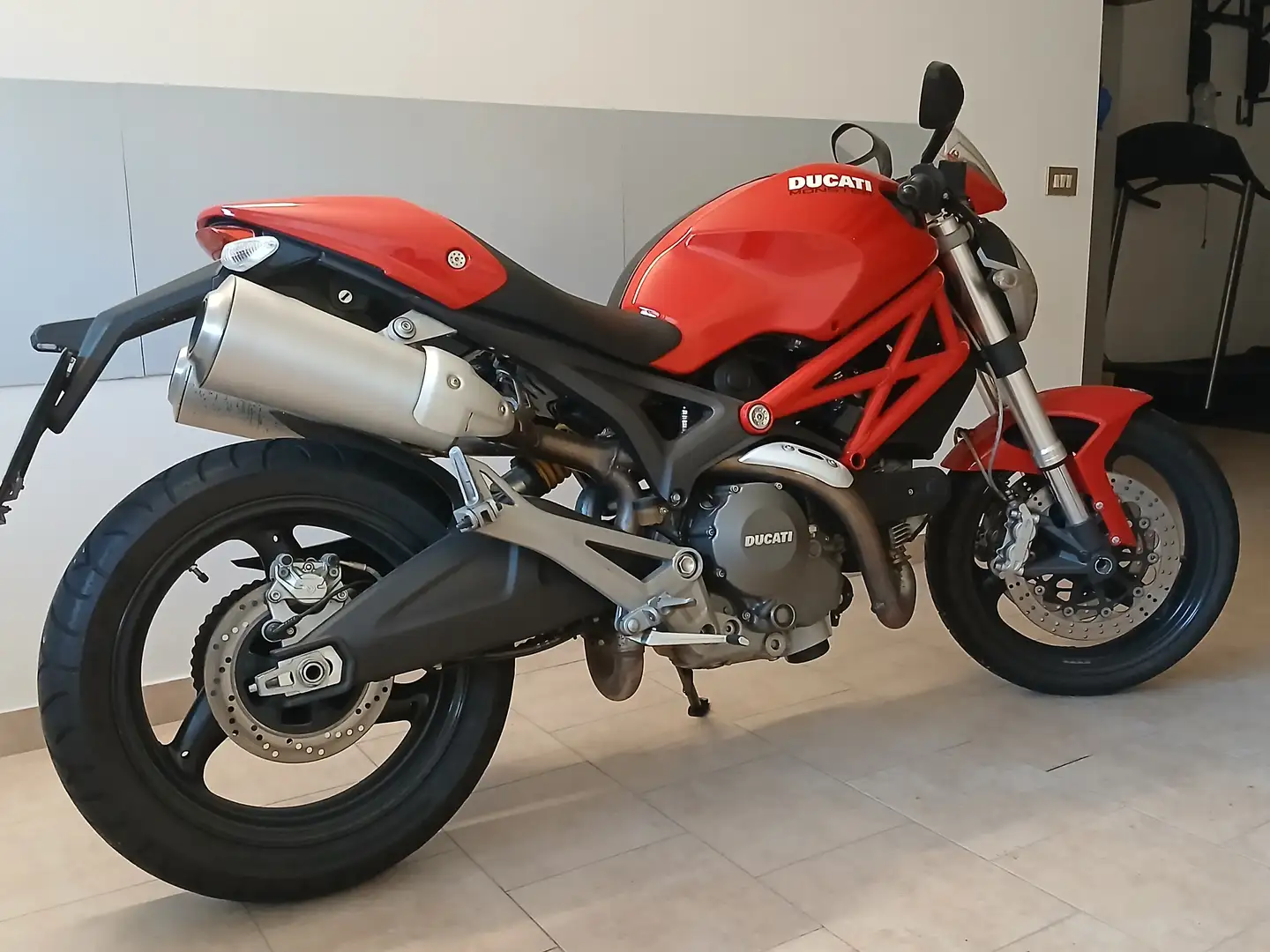 Ducati Monster 696 Plus Rojo - 2