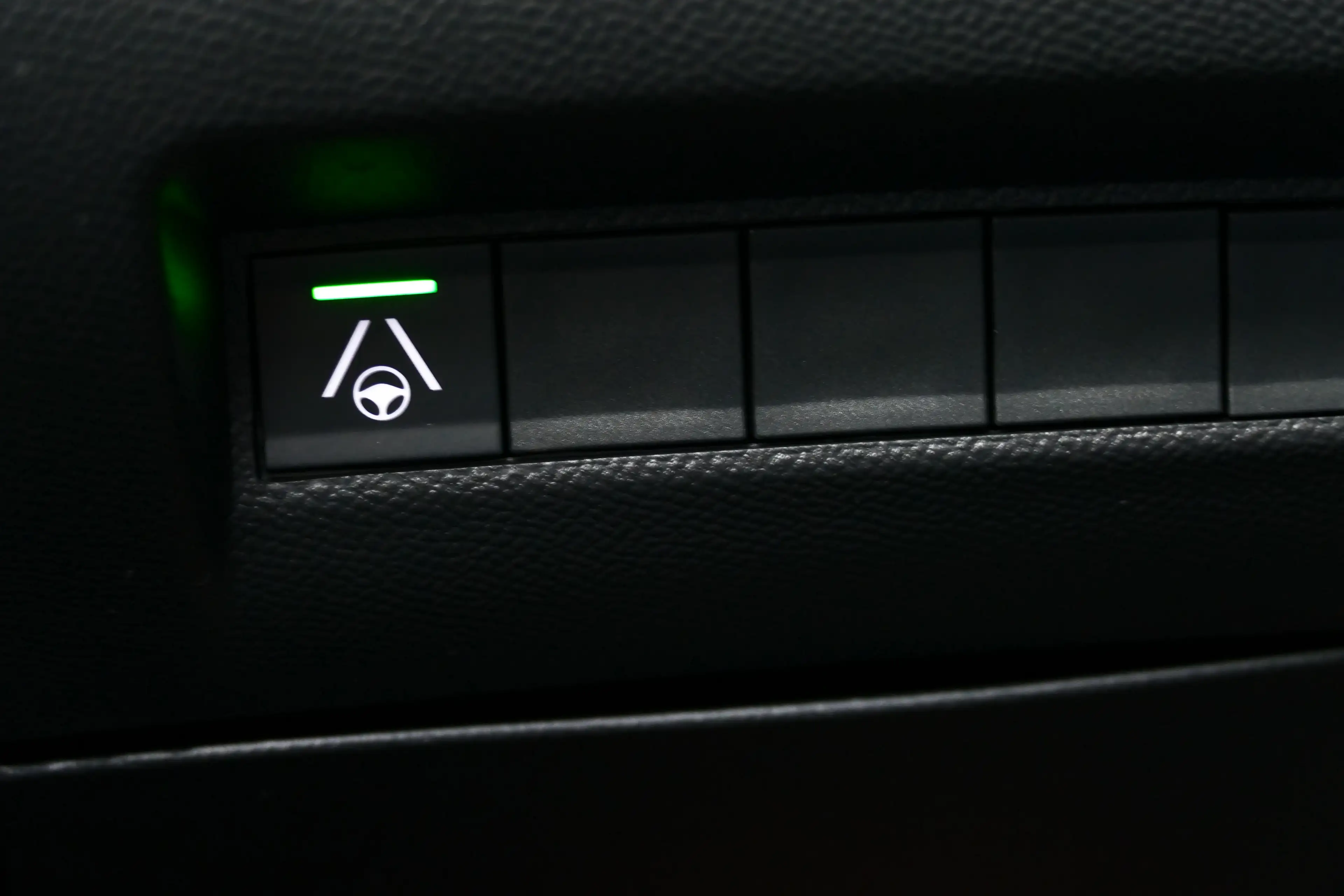 Peugeot 208 1.2 HYBRID 145PK GT AUTOMAAT / CAMERA V+A / FULL-L — photo 18