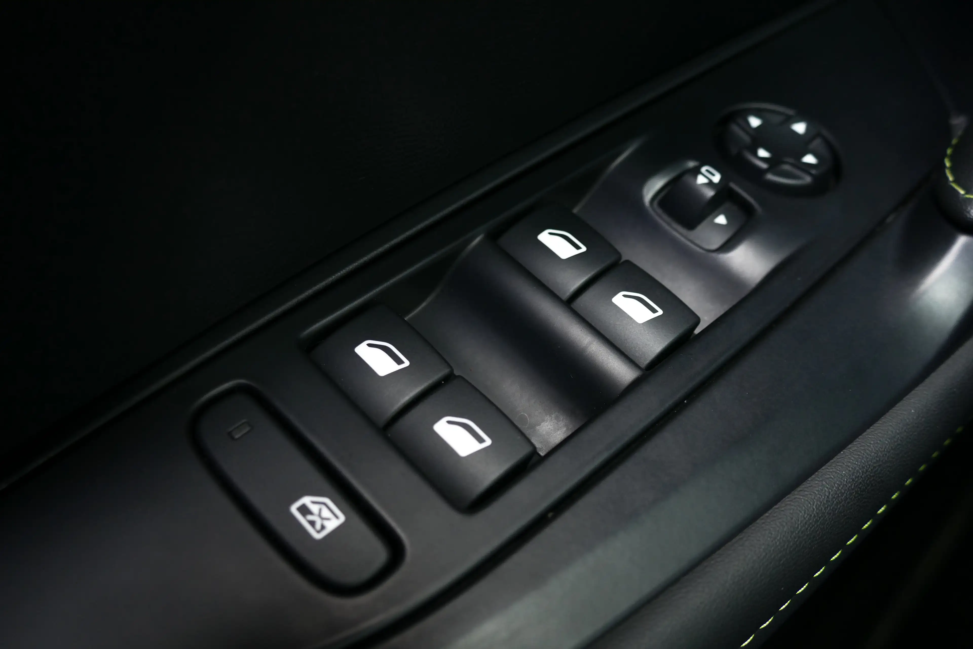 Peugeot 208 1.2 HYBRID 145PK GT AUTOMAAT / CAMERA V+A / FULL-L — photo 17