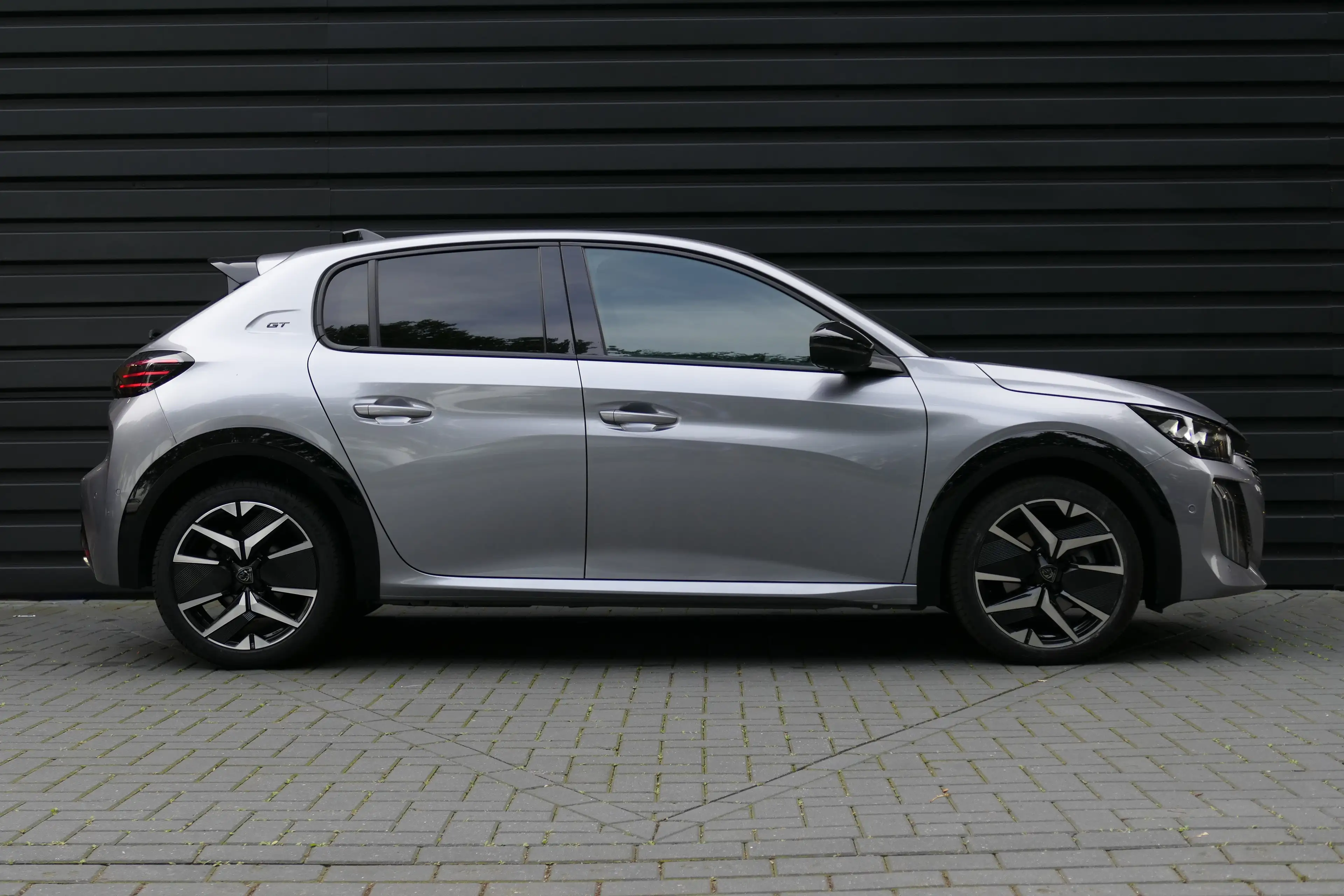 Peugeot 208 1.2 HYBRID 145PK GT AUTOMAAT / CAMERA V+A / FULL-L — photo 3