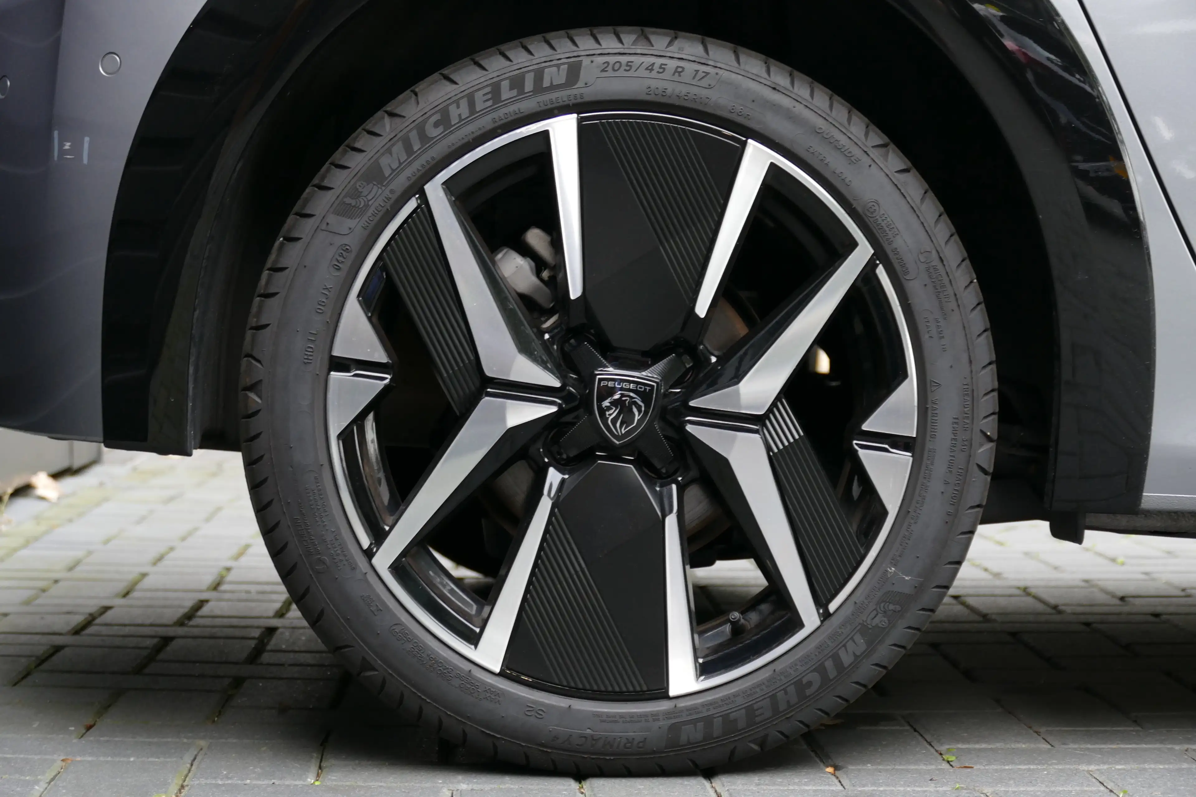 Peugeot 208 1.2 HYBRID 145PK GT AUTOMAAT / CAMERA V+A / FULL-L — photo 11