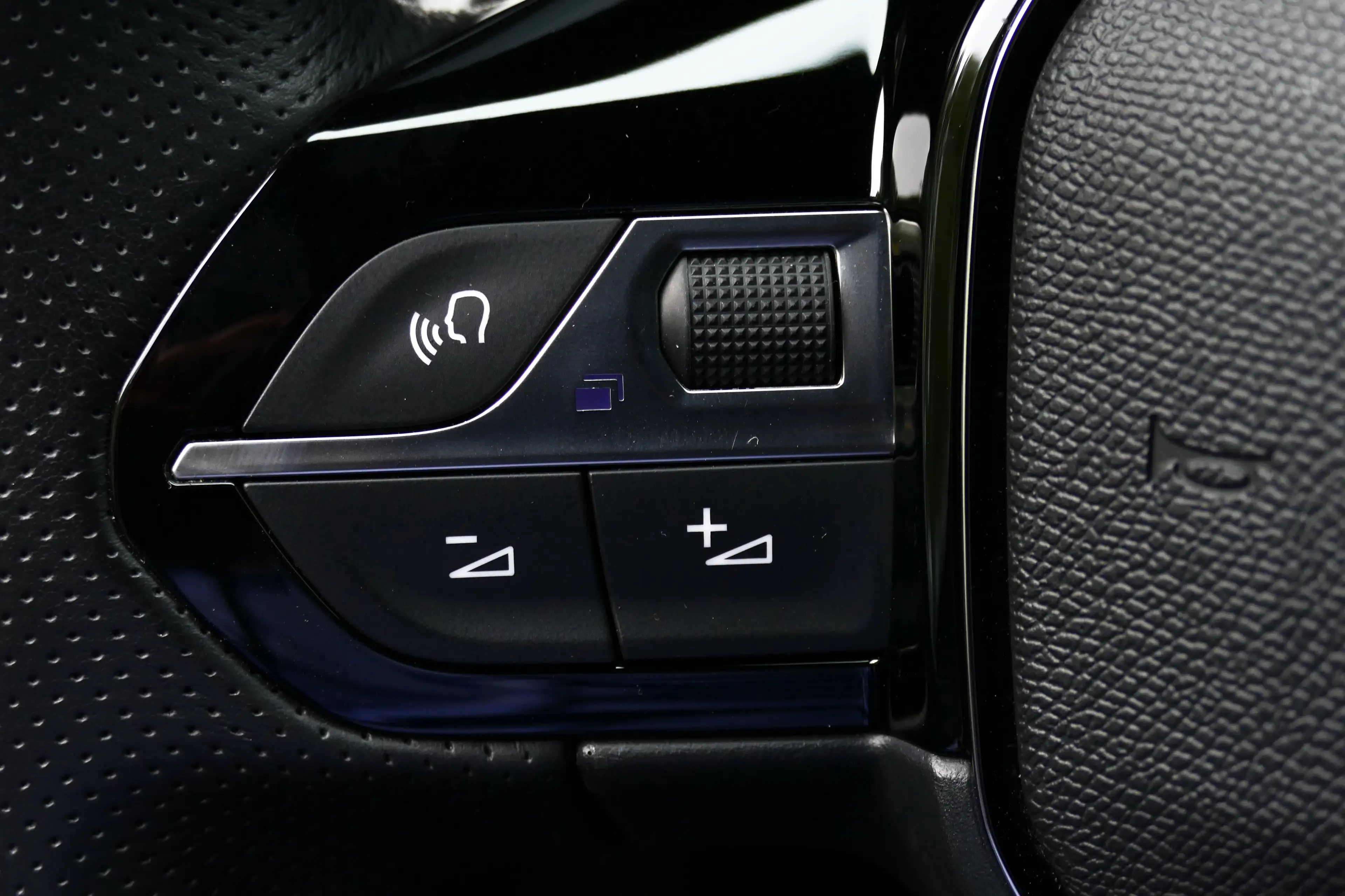 Peugeot 208 1.2 HYBRID 145PK GT AUTOMAAT / CAMERA V+A / FULL-L — photo 20
