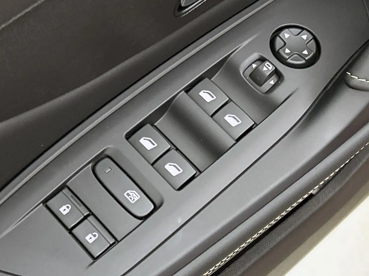 Peugeot 408 2026 — фото 15