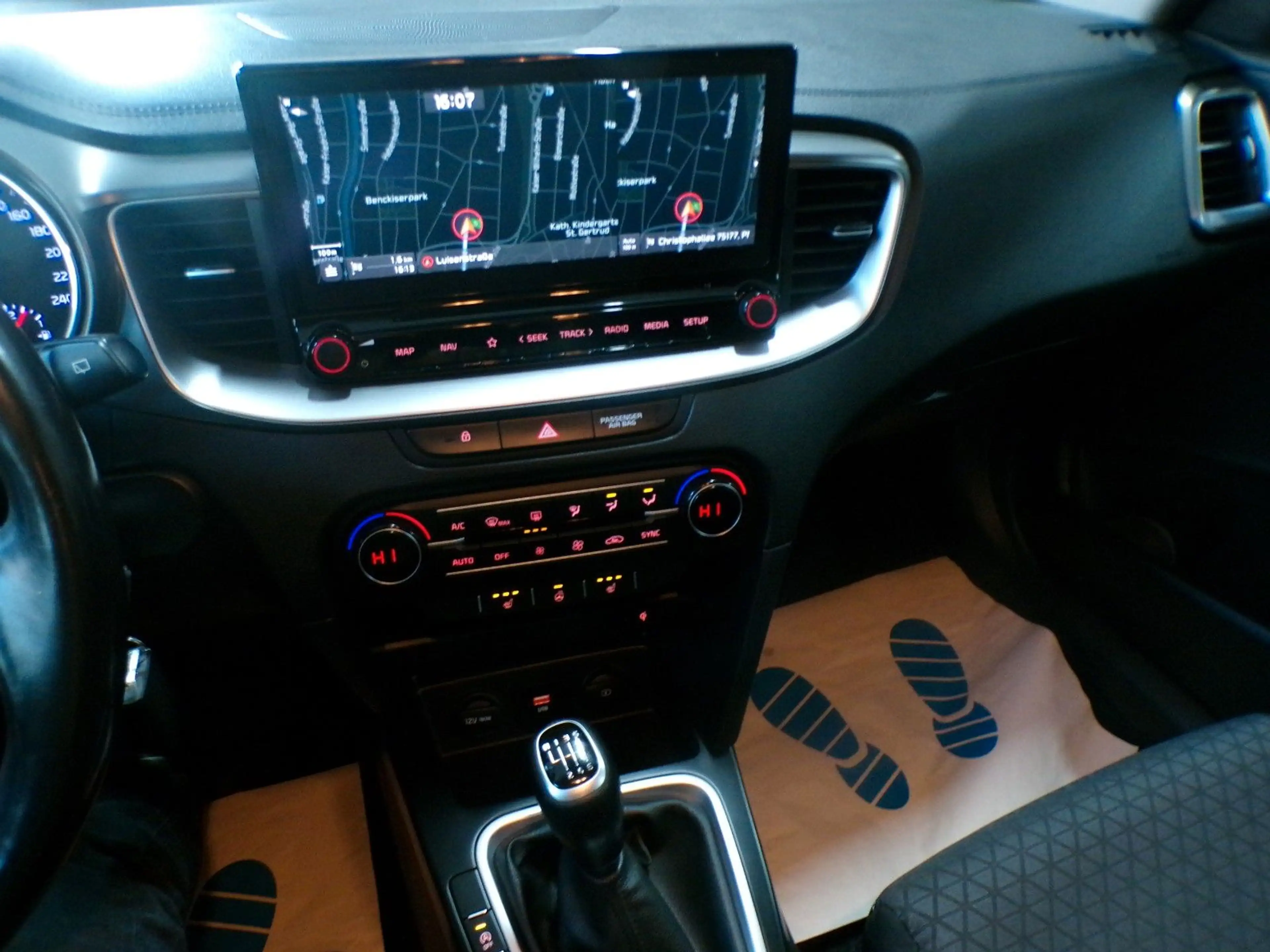 Kia Ceed SW / cee'd SW Cee'd Sportswagon/Garantie/Klima/Navi/TÜV NEU — photo 16