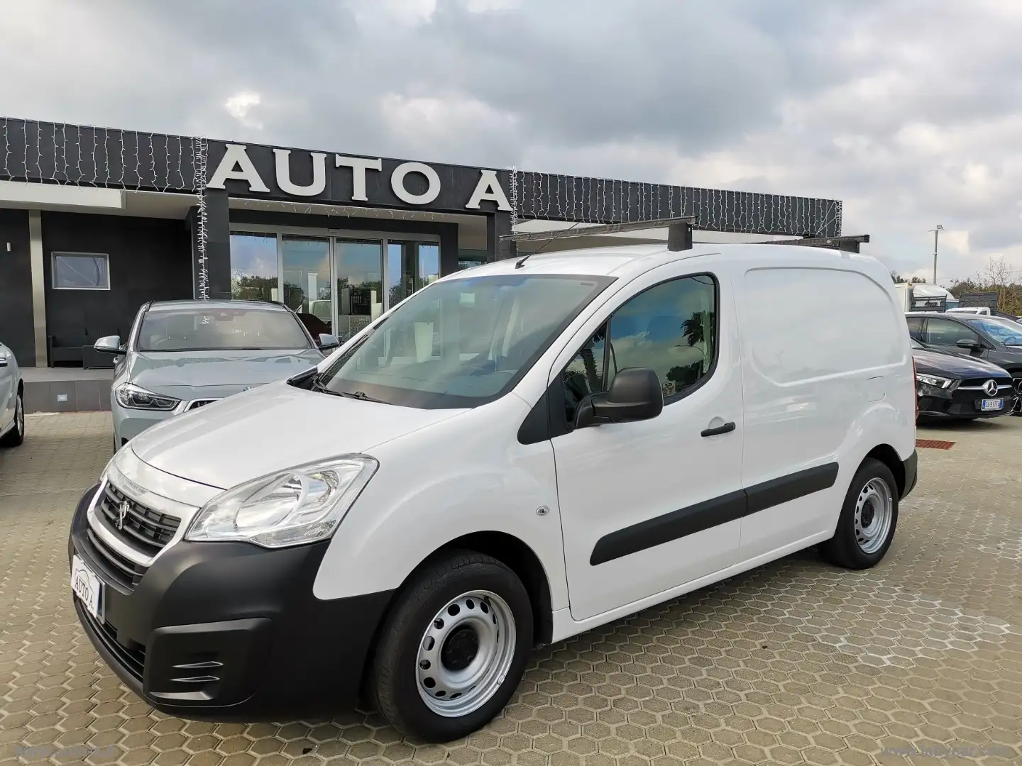 Peugeot Partner PARTNER 1.6 BLUEHDI 100CV FURGONE PREMIUM Bianco - 1