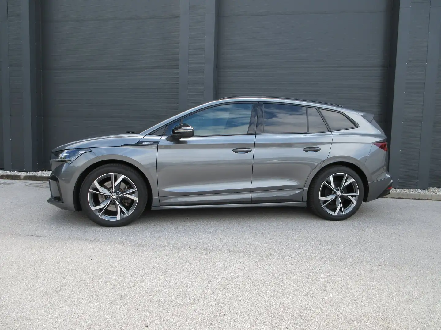 Skoda Enyaq Sportline 85x Grey - 2
