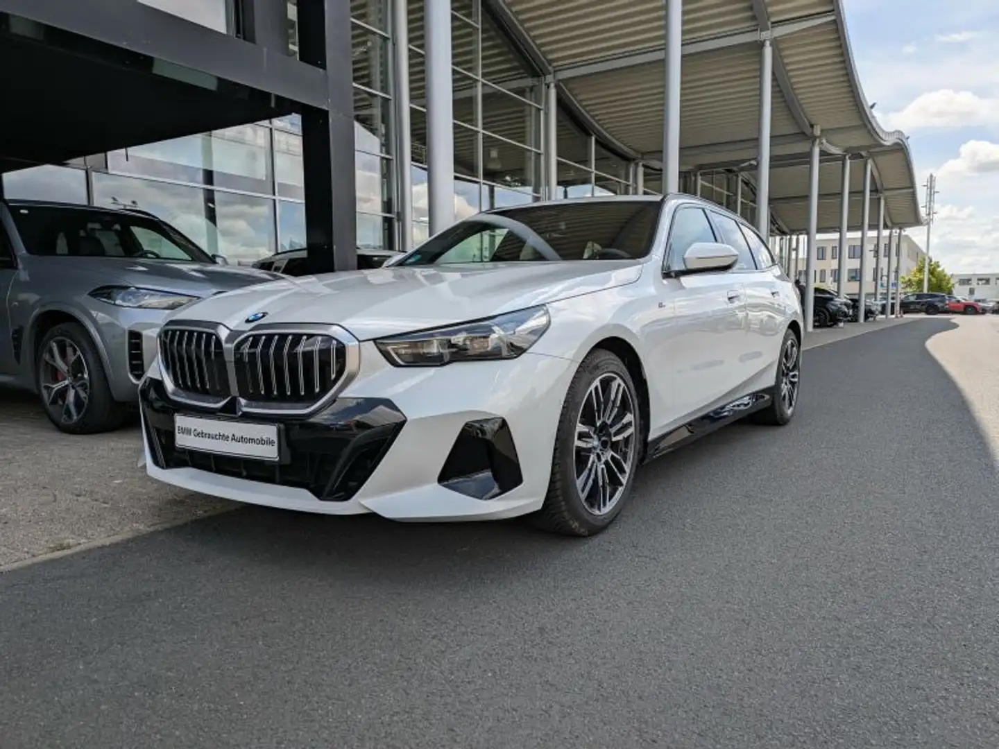 BMW 520 d Tour. M Sport Sitzbelüftung. AHK. Weiß - 2
