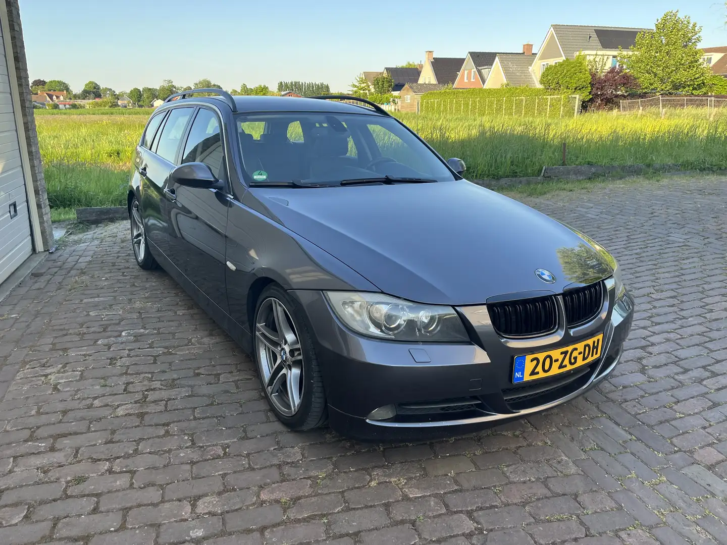 BMW 330 325i High Executive Grijs - 2
