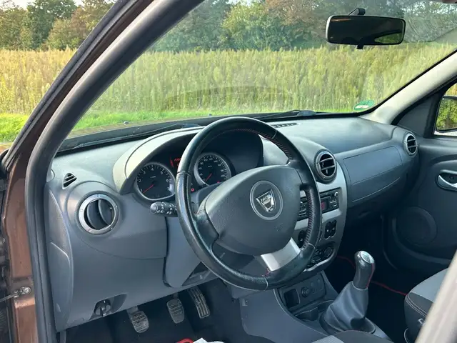Dacia Duster view 12