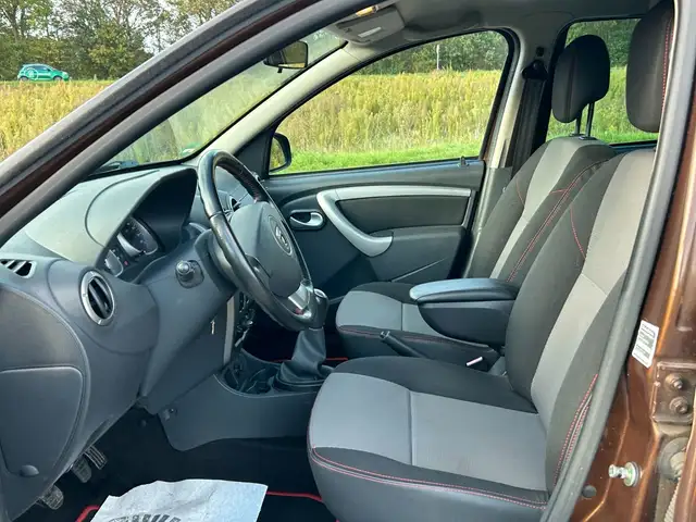 Dacia Duster view 11