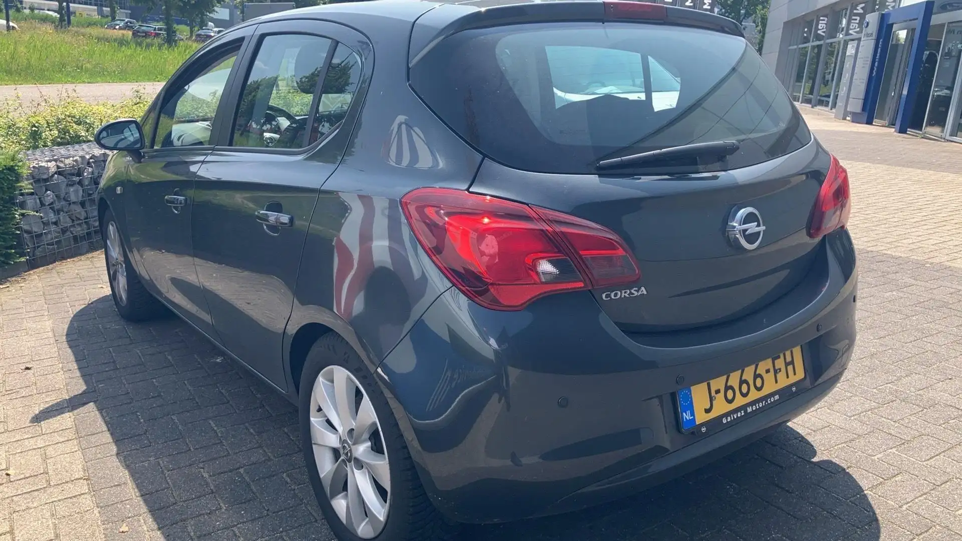Opel Corsa 1.4 Business+ | Parkeer sensoren | LM velgen | Grijs - 2