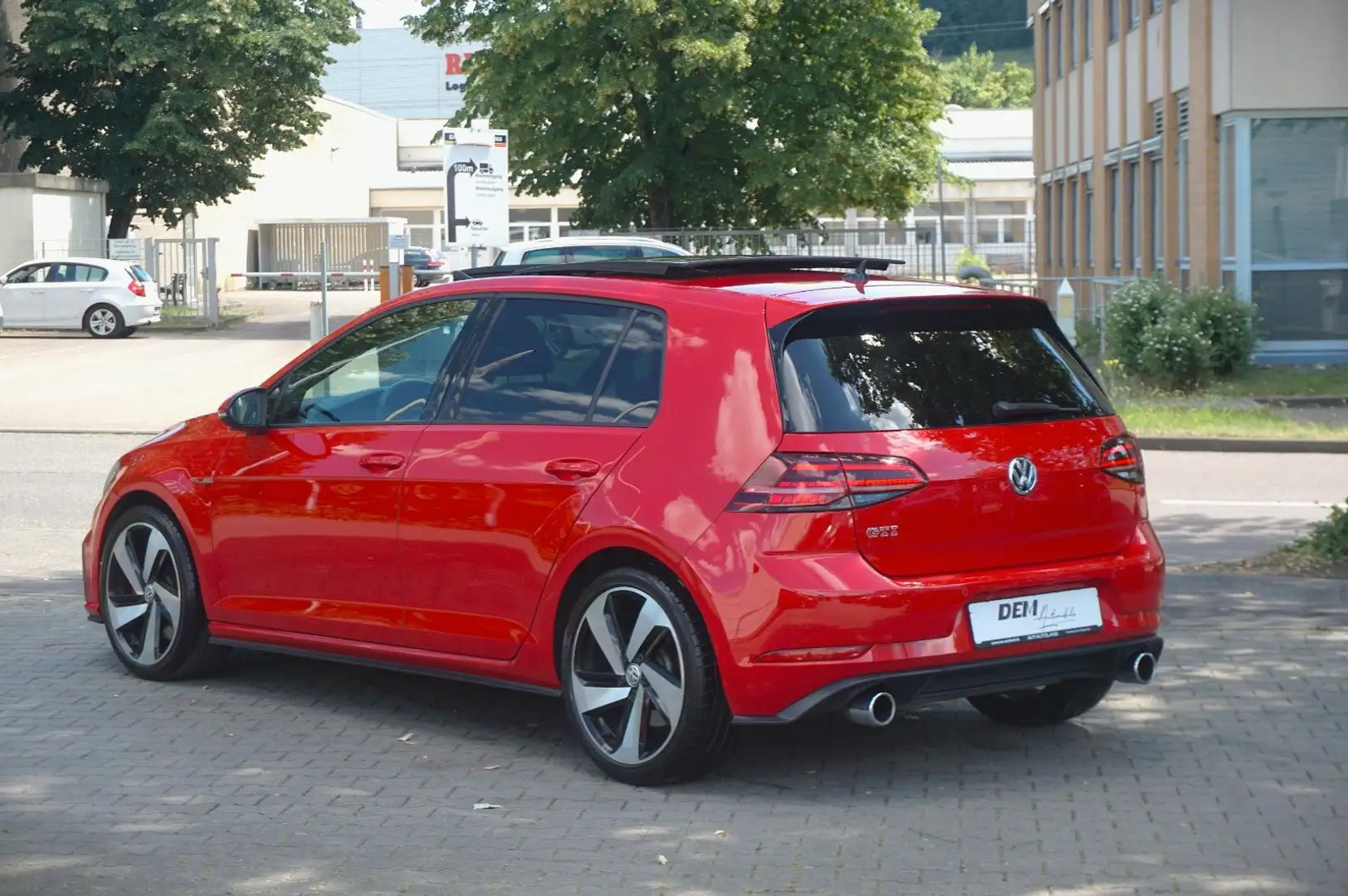 Volkswagen Golf VII Lim. GTI Performance / Pano. / R-Kam. / Rot - 2