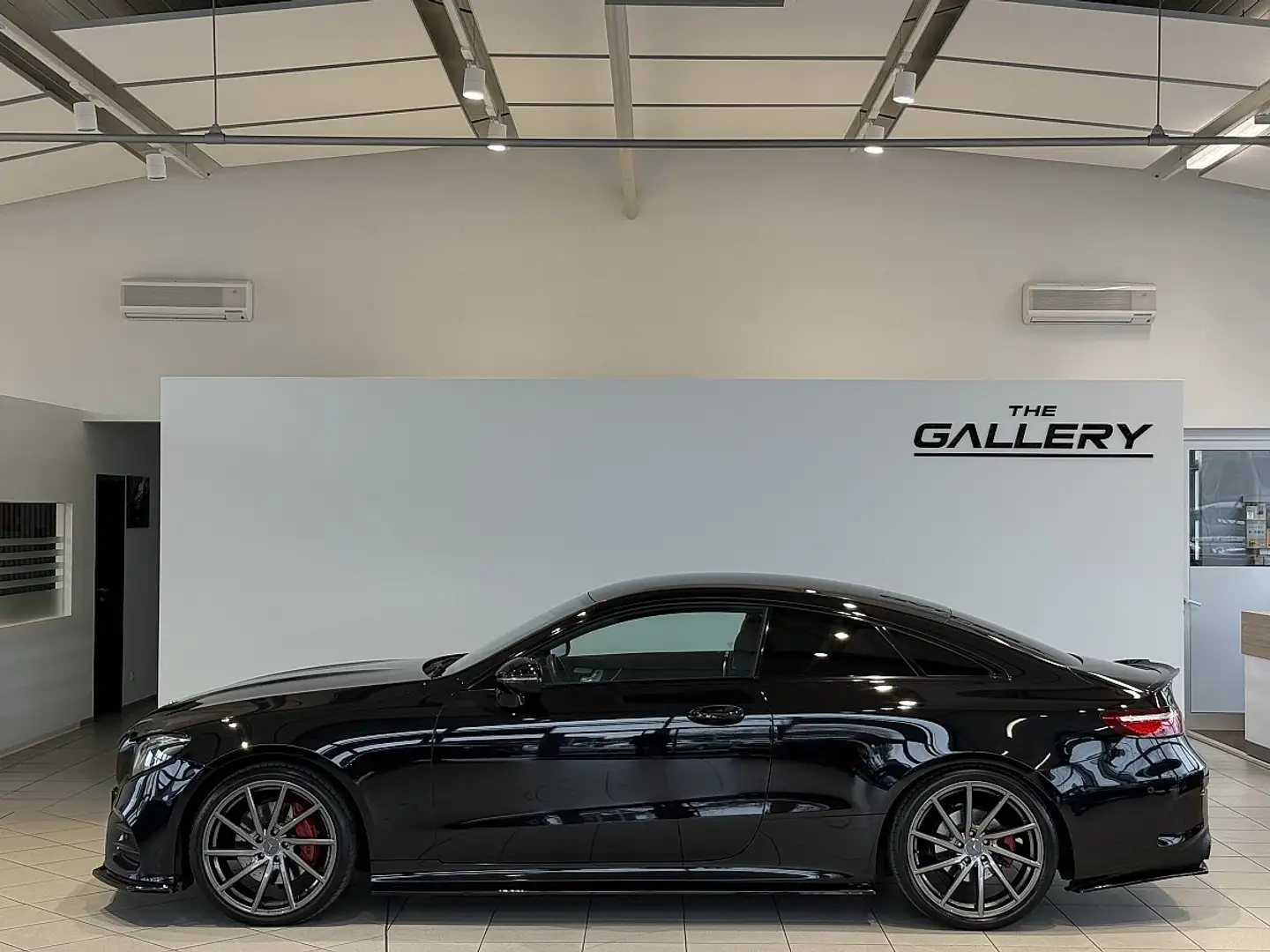 Mercedes-Benz E 200 4MATIC Aut.*AMG-Line*Memory*Widescreen*360° Noir - 1