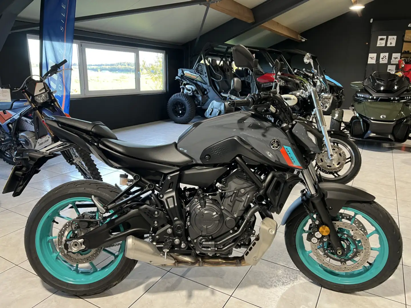 Yamaha MT-07 Grijs - 1