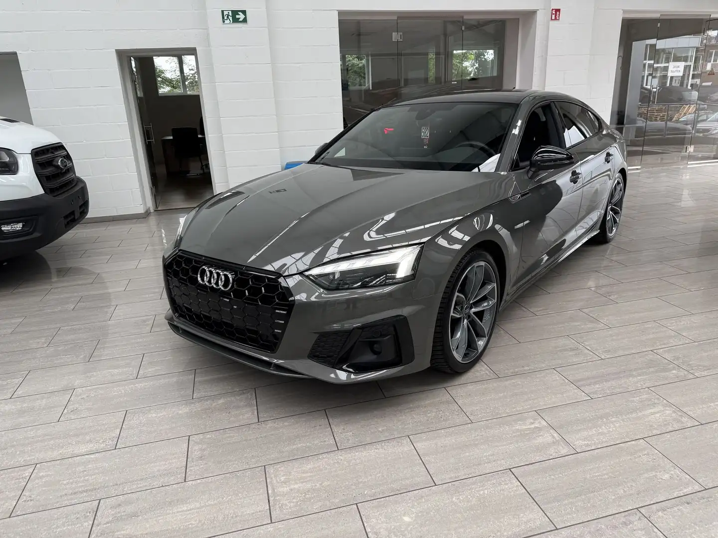 Audi A5 35 TFSI Business Edition Competition S-t Gris - 1