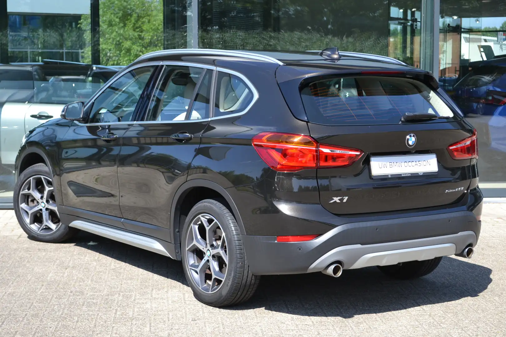BMW X1 sDrive20i High Executive xLine Automaat / Sportsto Braun - 2