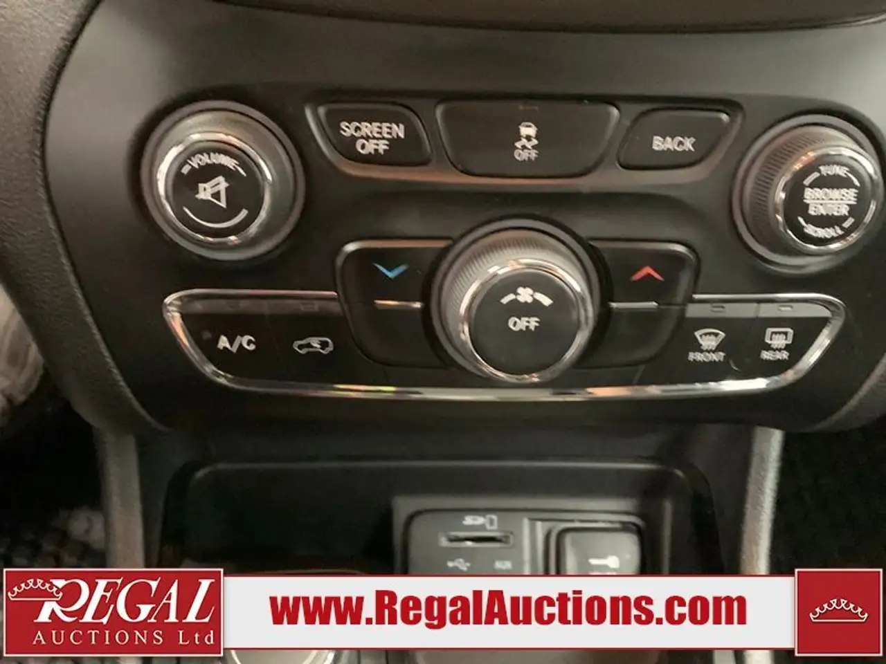Jeep Cherokee снимка Jeep Cherokee