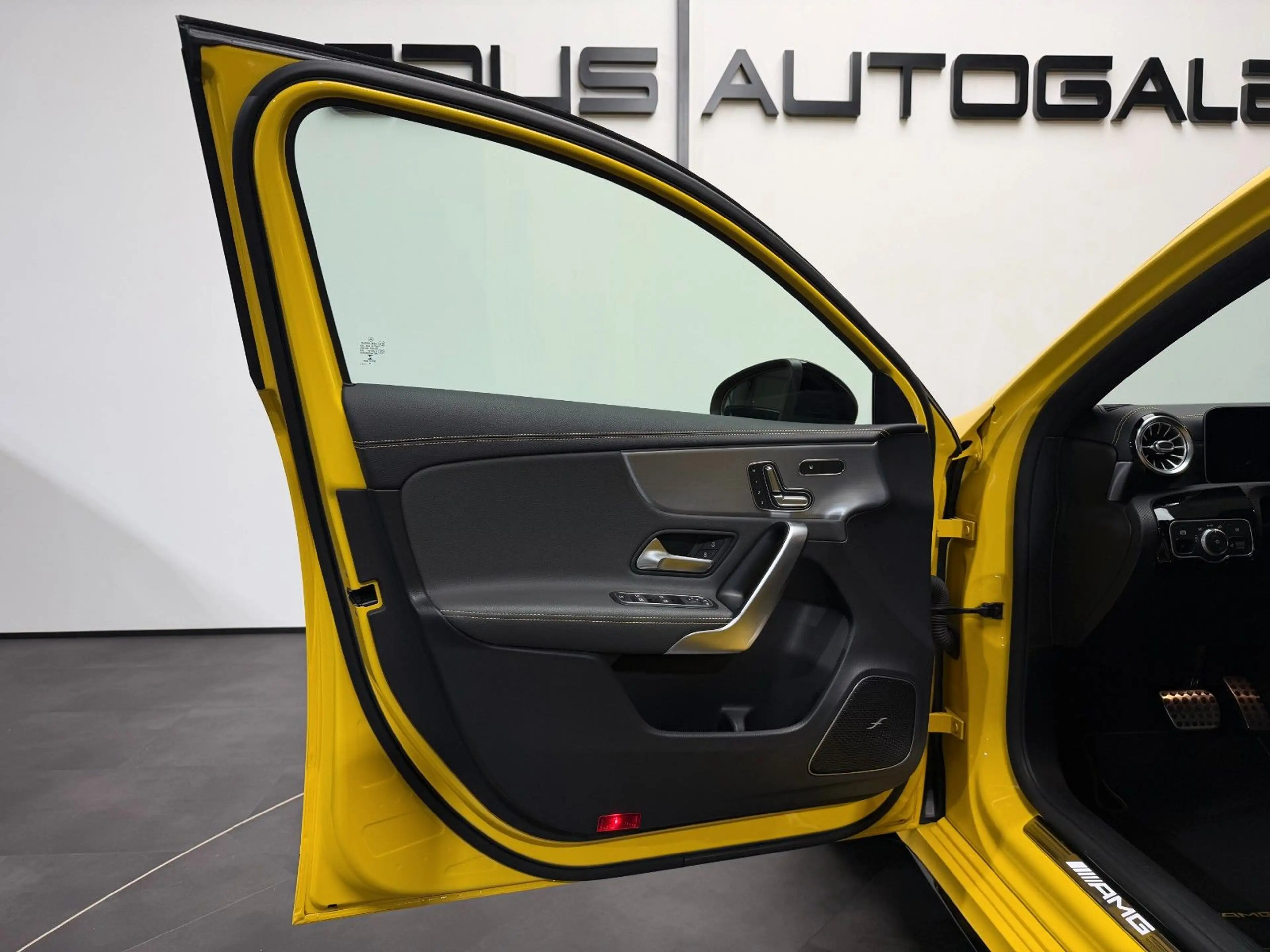 Mercedes-Benz A 45 AMG A 45 S AMG 4M Edition 1 Aero Pano 360° ACC HUD — photo 12