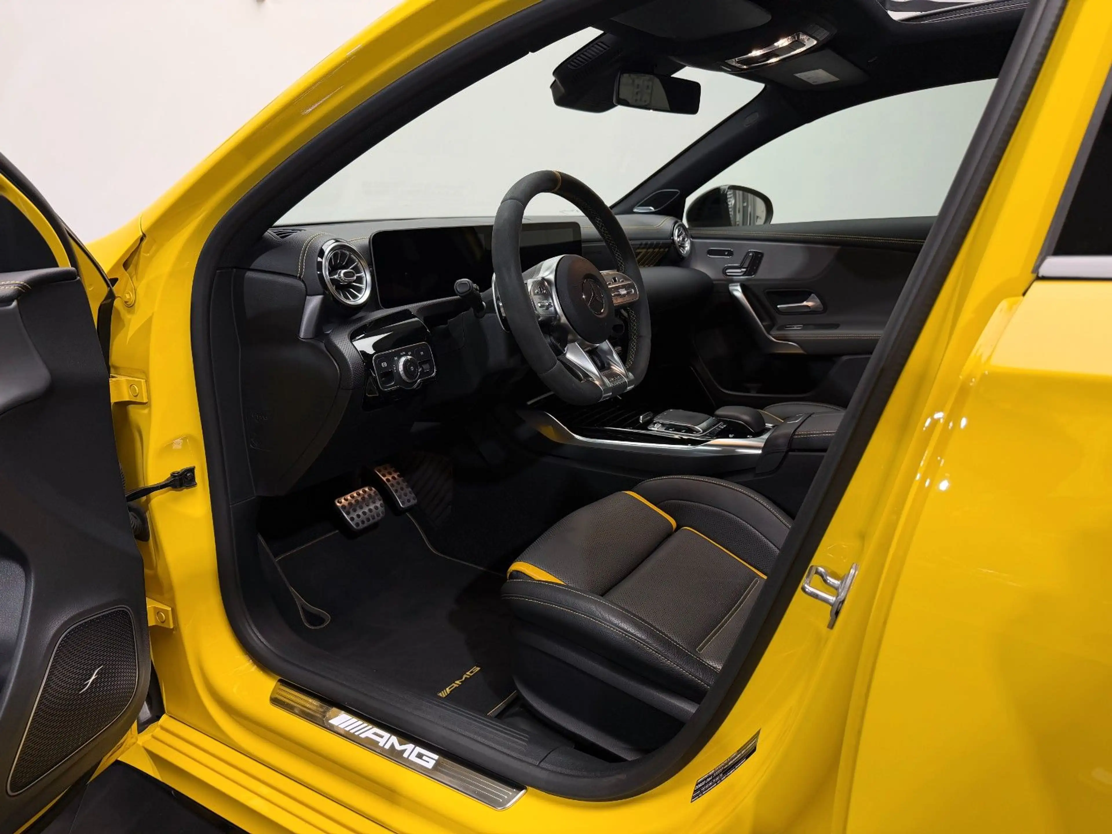 Mercedes-Benz A 45 AMG A 45 S AMG 4M Edition 1 Aero Pano 360° ACC HUD — photo 11