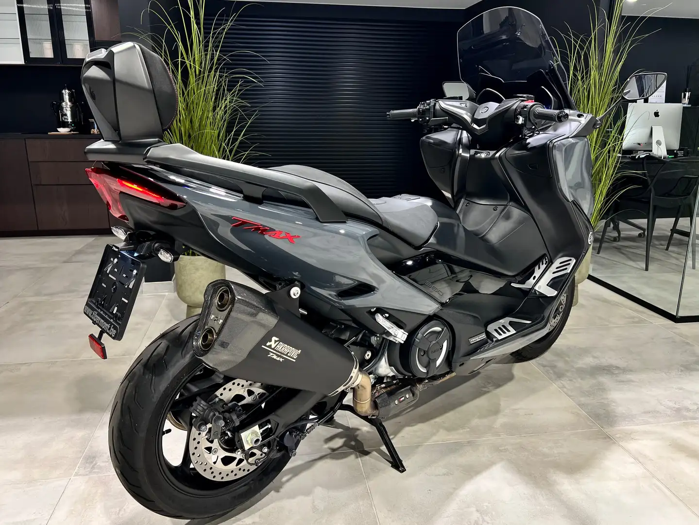 Yamaha TMAX 560 48CV !! TECH MAX !! NEUF !! 463KM !! AKRAPOViC" Grigio - 2