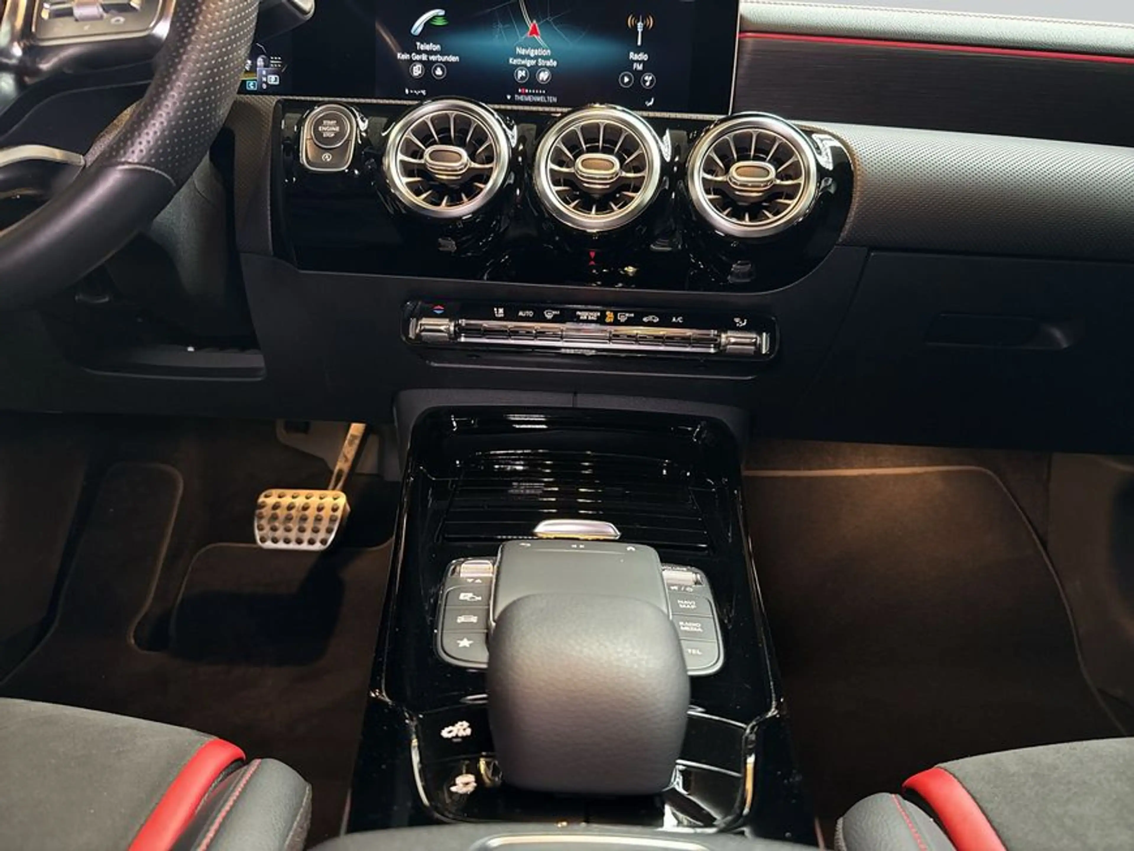 Mercedes-Benz CLA 35 AMG CLA — photo 10