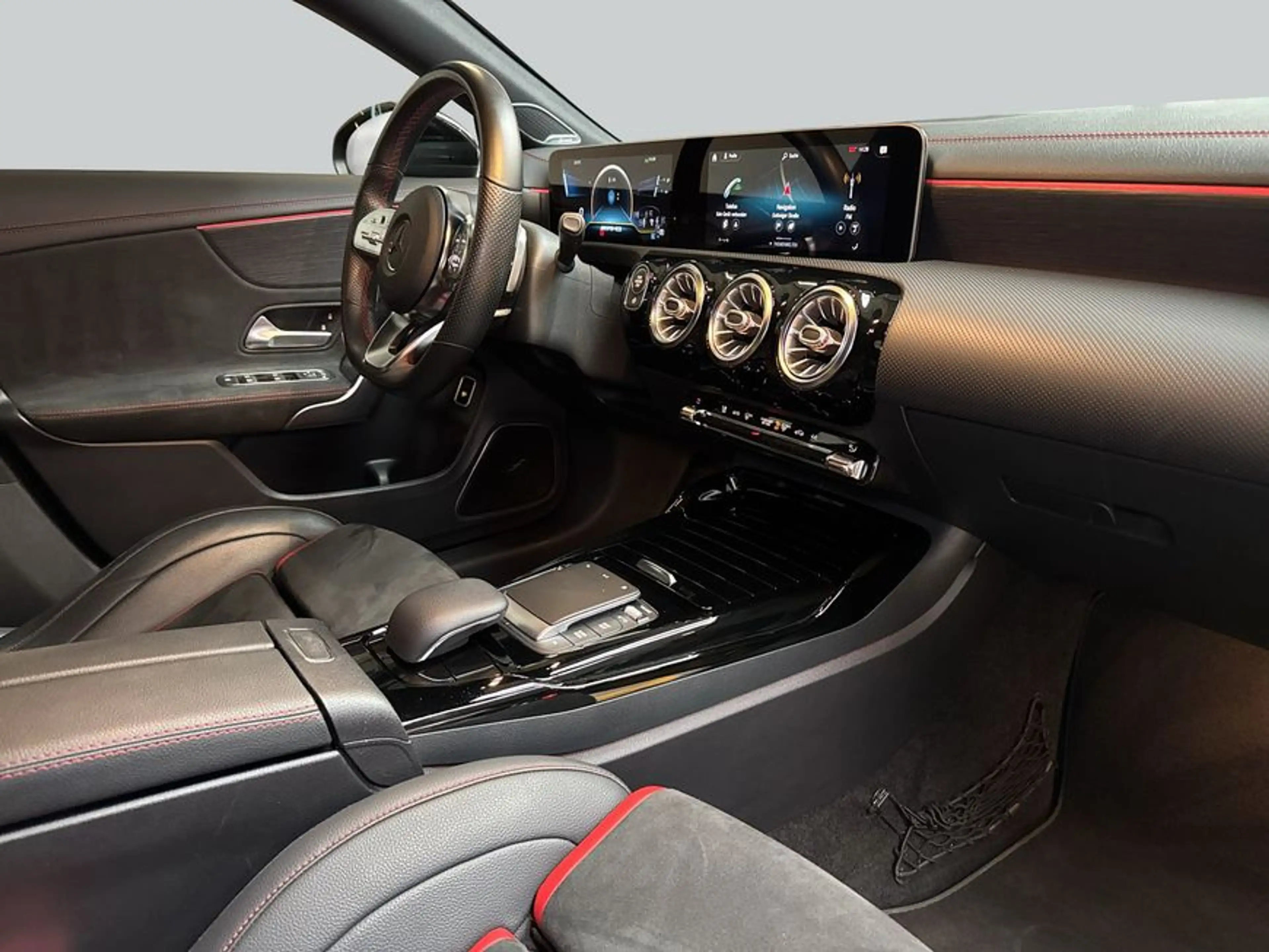 Mercedes-Benz CLA 35 AMG CLA — photo 11