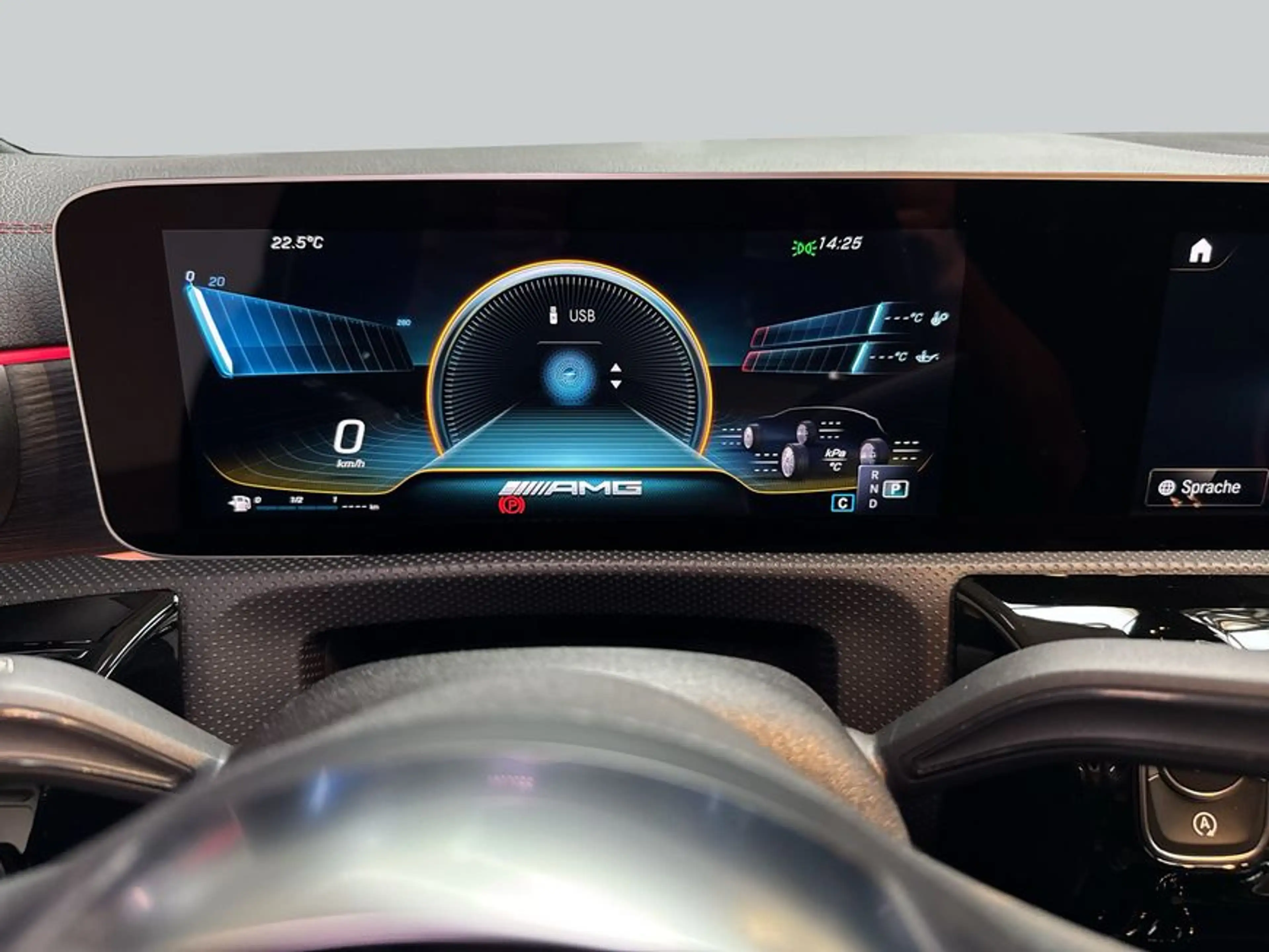 Mercedes-Benz CLA 35 AMG CLA — photo 13