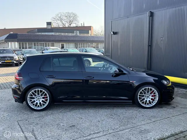 Volkswagen Golf view 9