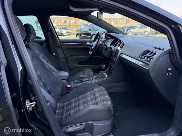 Volkswagen Golf view 14