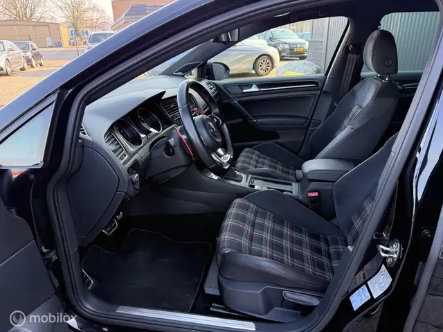Volkswagen Golf view 10