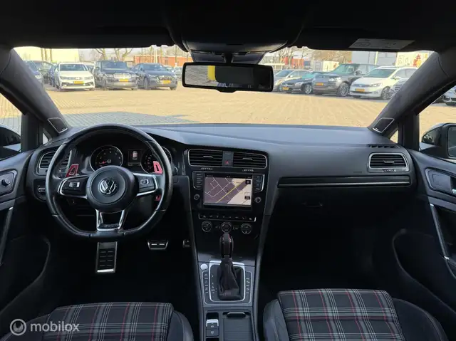 Volkswagen Golf view 2