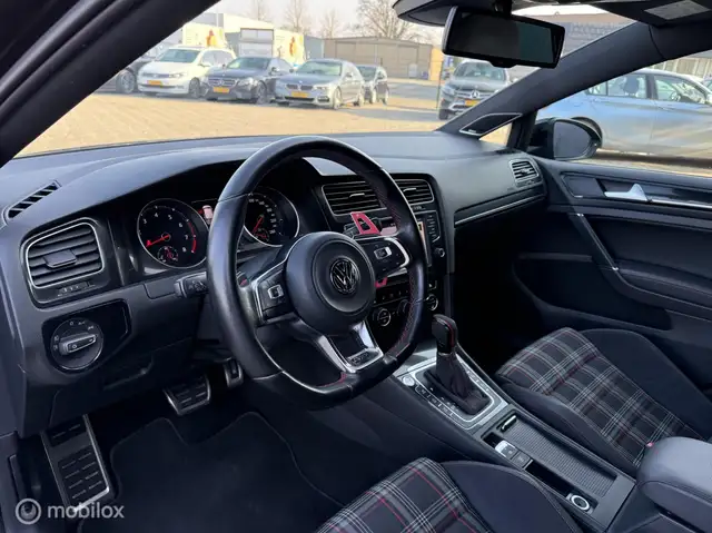 Volkswagen Golf view 11