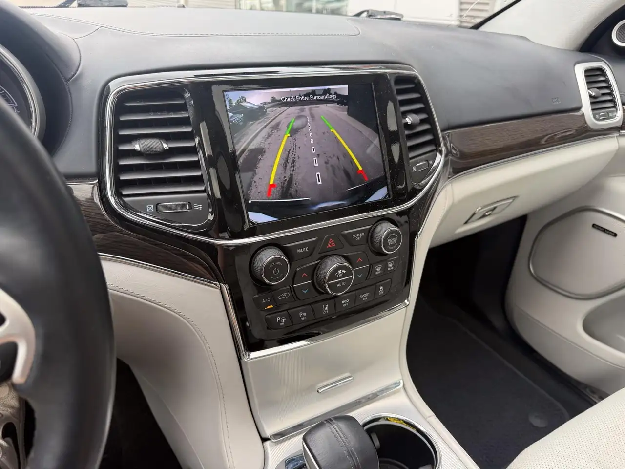 Jeep Grand Cherokee снимка Jeep Grand Cherokee
