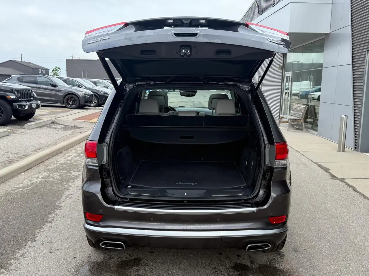 Jeep Grand Cherokee снимка Jeep Grand Cherokee