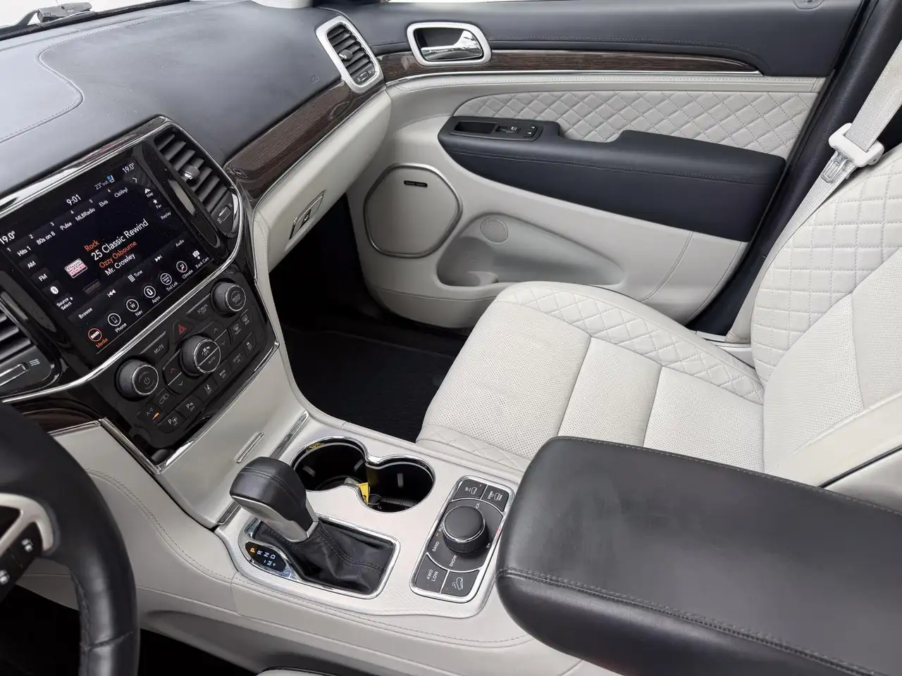 Jeep Grand Cherokee снимка Jeep Grand Cherokee