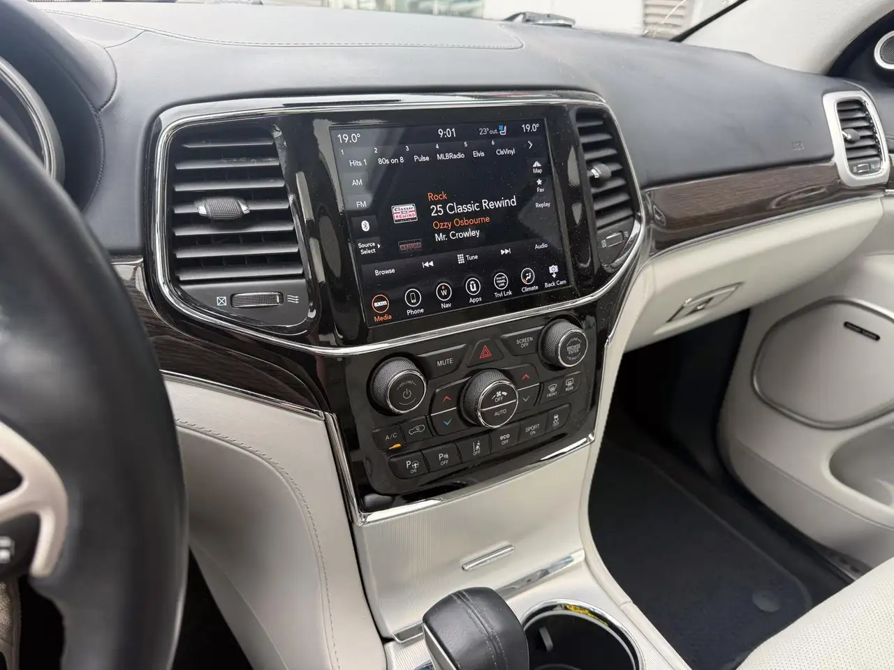 Jeep Grand Cherokee снимка Jeep Grand Cherokee