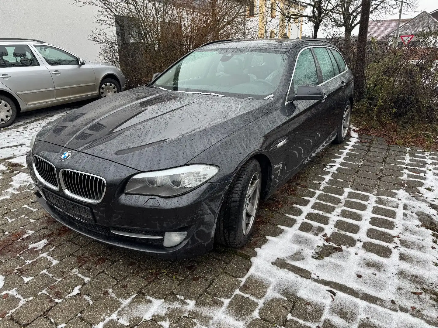 BMW 520 d Touring,Leder,Bi-Xenon,AHK,HiFi,18" Alu, Gris - 1