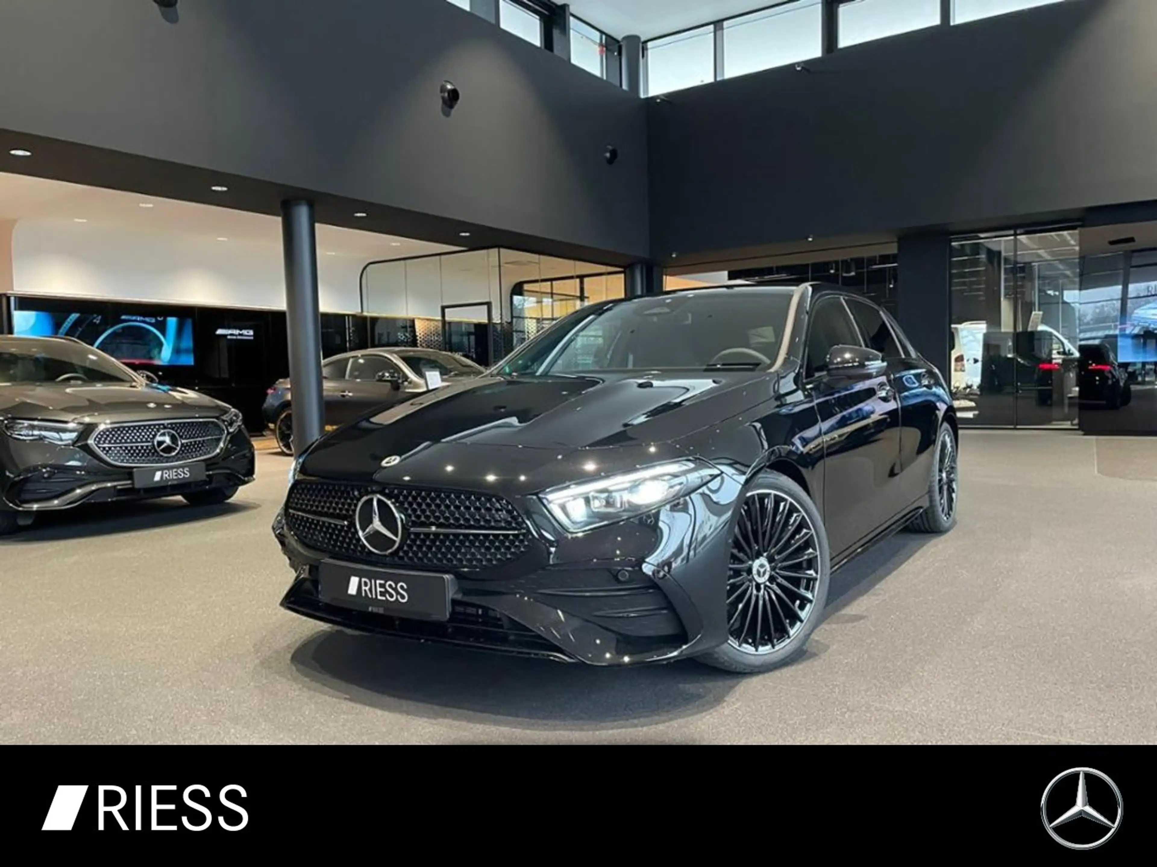 Mercedes-Benz A 180 AMG+DISTRONIC+TOTWKL+MULTIBEAM+KEYLESS+360